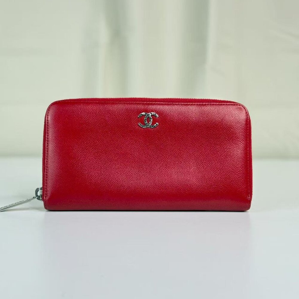 Chanel Red Leather CC Logo Wallet - Elegant Classic Design